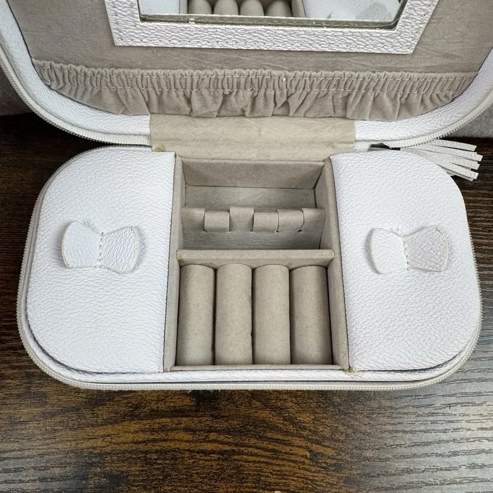Cynthia Rowley White faux-leather zip around travel jewelry case